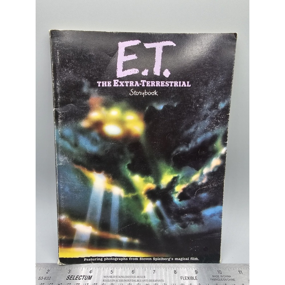 E.T. The Extra-Terrestrial Storybook 1982 Children's Book‎